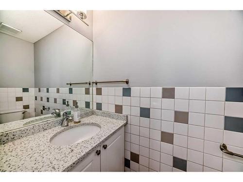 80 Saddlecreek Terrace Ne, Calgary, AB - Indoor Photo Showing Bathroom