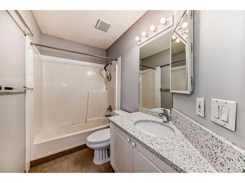 80 Saddlecreek Terrace Ne, Calgary, AB - Indoor Photo Showing Bathroom