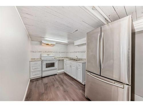 80 Saddlecreek Terrace Ne, Calgary, AB - Indoor Photo Showing Kitchen