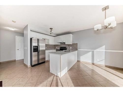 80 Saddlecreek Terrace Ne, Calgary, AB - Indoor Photo Showing Kitchen