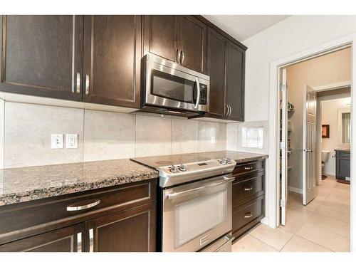 113 Everhollow Rise Sw, Calgary, AB - Indoor Photo Showing Kitchen