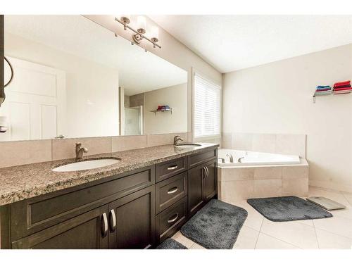 113 Everhollow Rise Sw, Calgary, AB - Indoor Photo Showing Bathroom