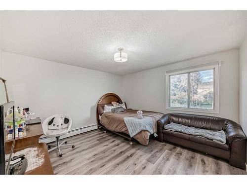 304-4328 4 Street Nw, Calgary, AB - Indoor Photo Showing Bedroom