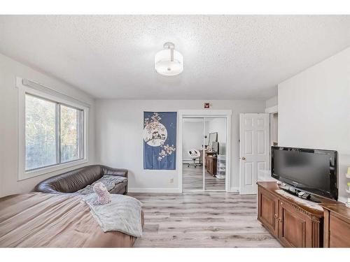 304-4328 4 Street Nw, Calgary, AB - Indoor Photo Showing Bedroom