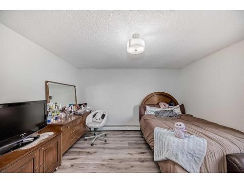 304-4328 4 Street Nw, Calgary, AB - Indoor Photo Showing Bedroom