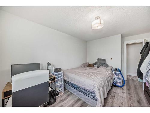 304-4328 4 Street Nw, Calgary, AB - Indoor Photo Showing Bedroom