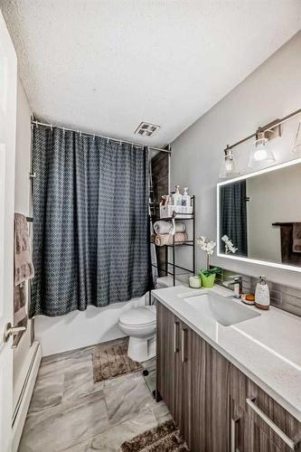 304-4328 4 Street Nw, Calgary, AB - Indoor Photo Showing Bathroom