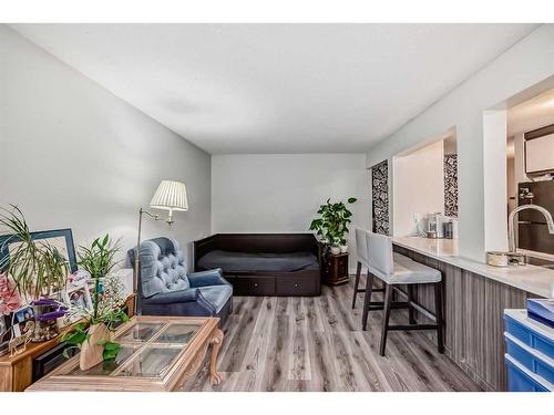 304-4328 4 Street Nw, Calgary, AB - Indoor