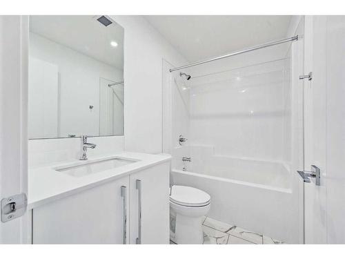 3113-111 Wolf Creek Drive Se, Calgary, AB - Indoor Photo Showing Bathroom