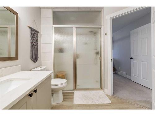 73 Crystal Shores Crescent, Okotoks, AB - Indoor Photo Showing Bathroom