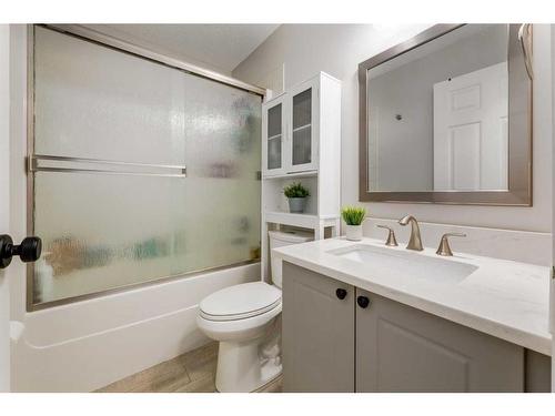 73 Crystal Shores Crescent, Okotoks, AB - Indoor Photo Showing Bathroom