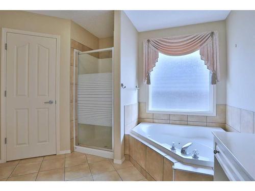 4642 Hamptons Way Nw, Calgary, AB - Indoor Photo Showing Bathroom