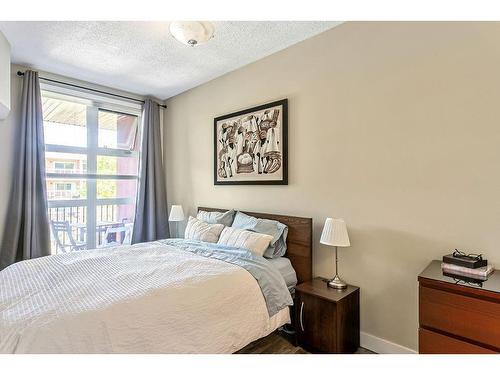 320-315 24 Avenue Sw, Calgary, AB - Indoor Photo Showing Bedroom