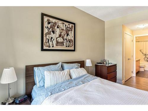 320-315 24 Avenue Sw, Calgary, AB - Indoor Photo Showing Bedroom