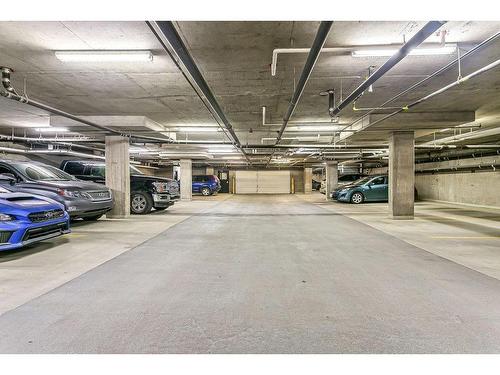 320-315 24 Avenue Sw, Calgary, AB - Indoor Photo Showing Garage