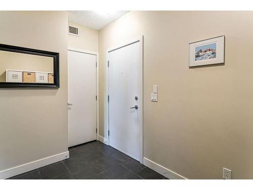 320-315 24 Avenue Sw, Calgary, AB - Indoor Photo Showing Other Room