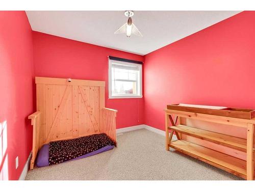 75-39 Strathlea Common Sw, Calgary, AB - Indoor Photo Showing Bedroom