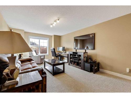 75-39 Strathlea Common Sw, Calgary, AB - Indoor Photo Showing Living Room