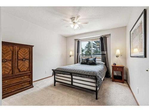 2 Wellington Cove, Strathmore, AB - Indoor Photo Showing Bedroom