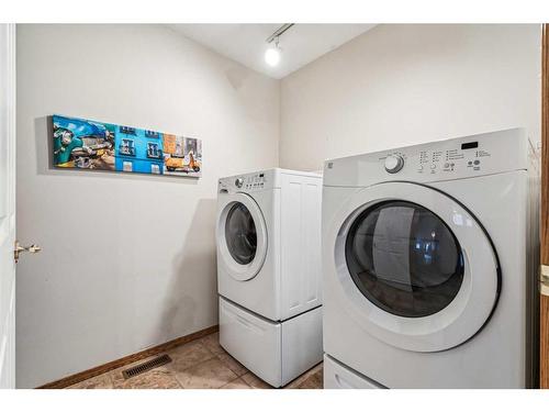 2 Wellington Cove, Strathmore, AB - Indoor Photo Showing Laundry Room