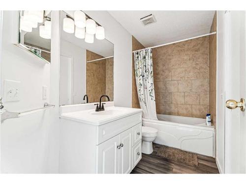 44 Martinwood Mews Ne, Calgary, AB - Indoor Photo Showing Bathroom