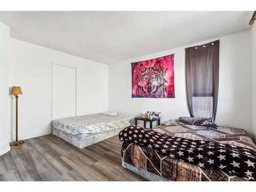 44 Martinwood Mews Ne, Calgary, AB - Indoor Photo Showing Bedroom