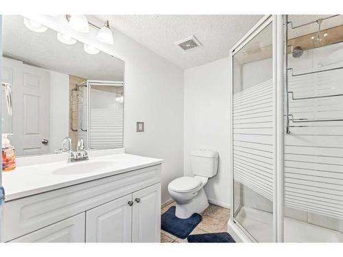 44 Martinwood Mews Ne, Calgary, AB - Indoor Photo Showing Bathroom