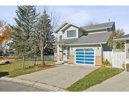 44 Martinwood Mews Ne, Calgary, AB - Outdoor