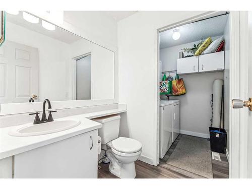 44 Martinwood Mews Ne, Calgary, AB - Indoor Photo Showing Bathroom