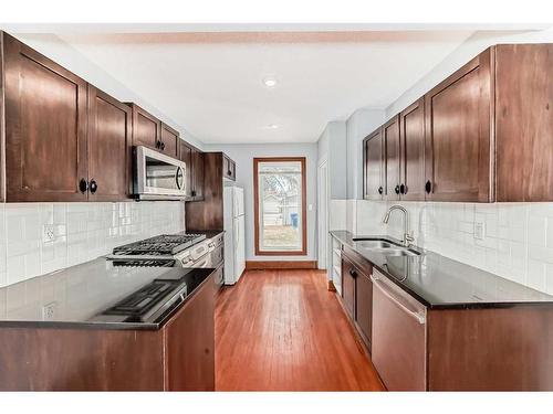 432 20 Street North, Lethbridge, AB - Indoor Photo Showing Kitchen With Double Sink With Upgraded Kitchen