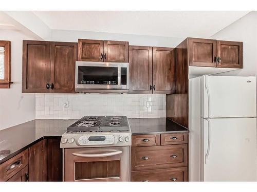 432 20 Street North, Lethbridge, AB - Indoor Photo Showing Kitchen