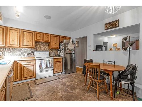 97 Fielding Drive Se, Calgary, AB - Indoor Photo Showing Kitchen