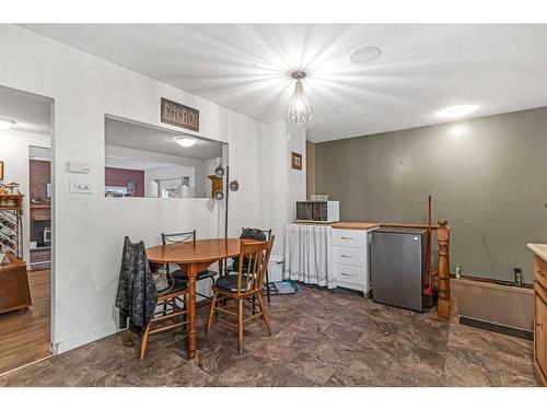 97 Fielding Drive Se, Calgary, AB - Indoor Photo Showing Dining Room