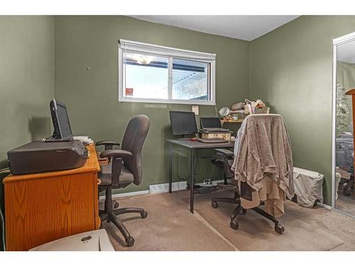 97 Fielding Drive Se, Calgary, AB - Indoor Photo Showing Office