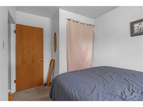 97 Fielding Drive Se, Calgary, AB - Indoor Photo Showing Bedroom