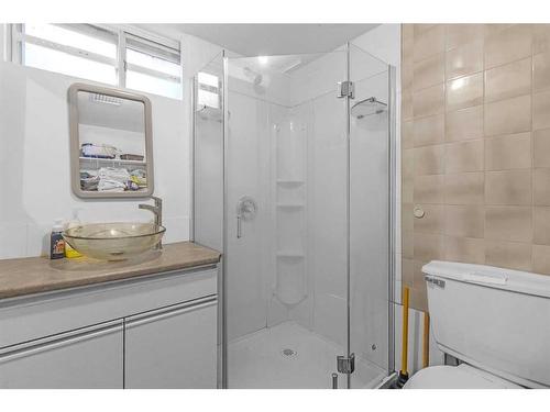 97 Fielding Drive Se, Calgary, AB - Indoor Photo Showing Bathroom