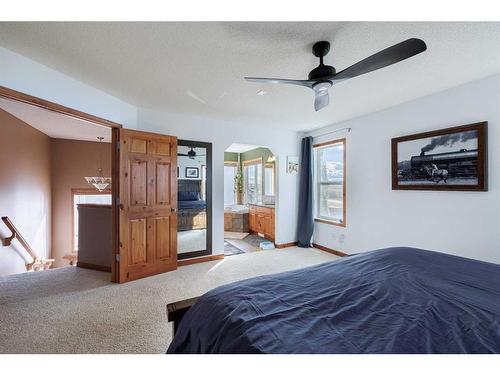 35 Tuscany Reserve Court Nw, Calgary, AB - Indoor Photo Showing Bedroom