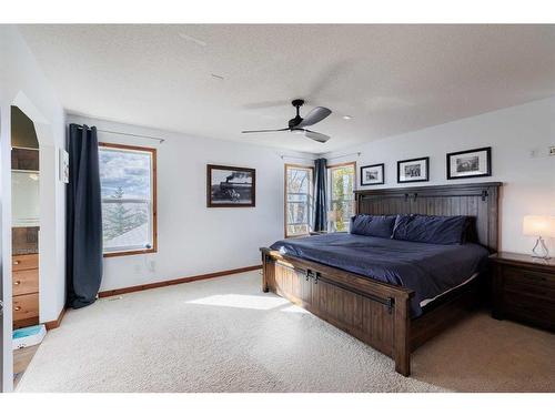 35 Tuscany Reserve Court Nw, Calgary, AB - Indoor Photo Showing Bedroom