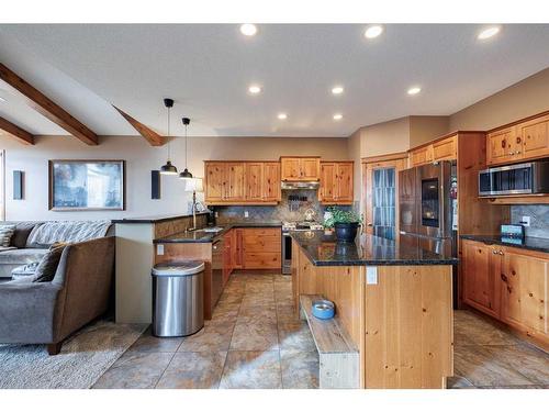 35 Tuscany Reserve Court Nw, Calgary, AB - Indoor Photo Showing Kitchen With Stainless Steel Kitchen