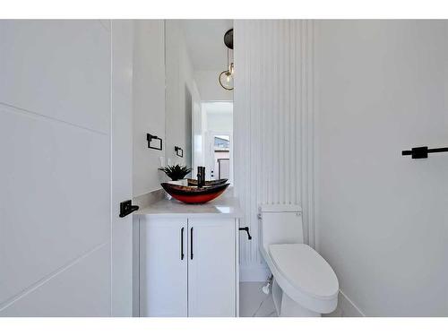 3011 33 Street Sw, Calgary, AB - Indoor Photo Showing Bathroom