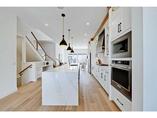 3011 33 Street Sw, Calgary, AB - Indoor Photo Showing Kitchen