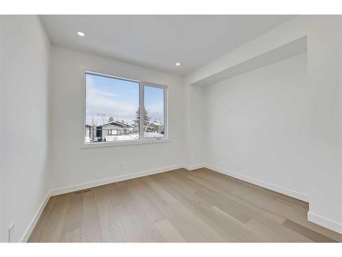 605 11 Avenue Ne, Calgary, AB - Indoor Photo Showing Other Room