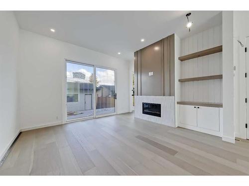 605 11 Avenue Ne, Calgary, AB - Indoor Photo Showing Bathroom