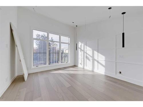 605 11 Avenue Ne, Calgary, AB - Indoor Photo Showing Other Room