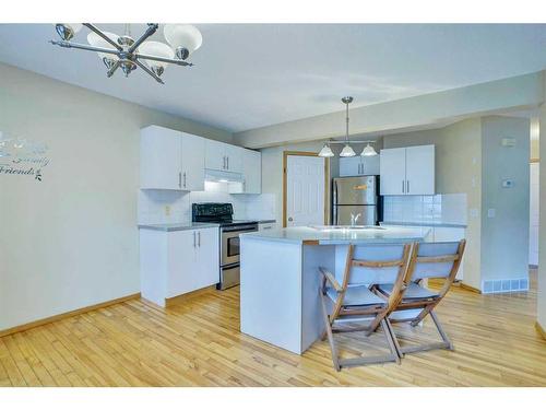 26 Citadel Peak Calgary Mews Nw, Calgary, AB - Indoor Photo Showing Kitchen