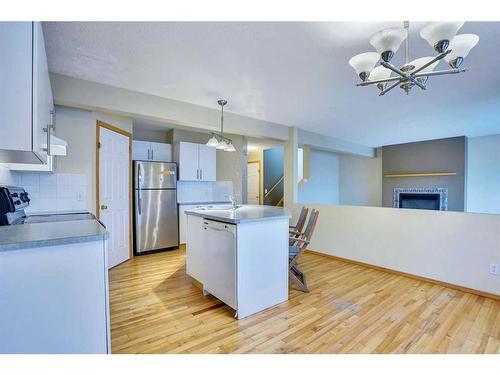 26 Citadel Peak Calgary Mews Nw, Calgary, AB - Indoor Photo Showing Kitchen