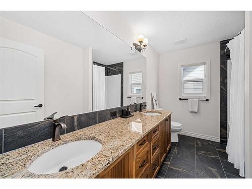 30 Riviera View South, Cochrane, AB - Indoor Photo Showing Bathroom