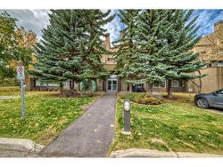 4-121 Village Heights SW Calgary, AB T3H 2L2