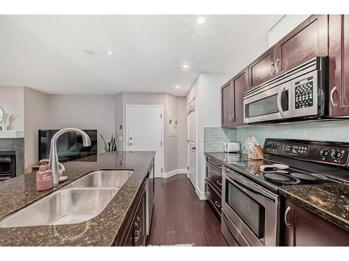 4-121 Village Heights Sw, Calgary, AB - Indoor Photo Showing Kitchen With Double Sink