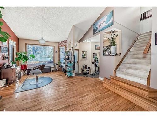 9306 Santana Crescent Nw, Calgary, AB - Indoor